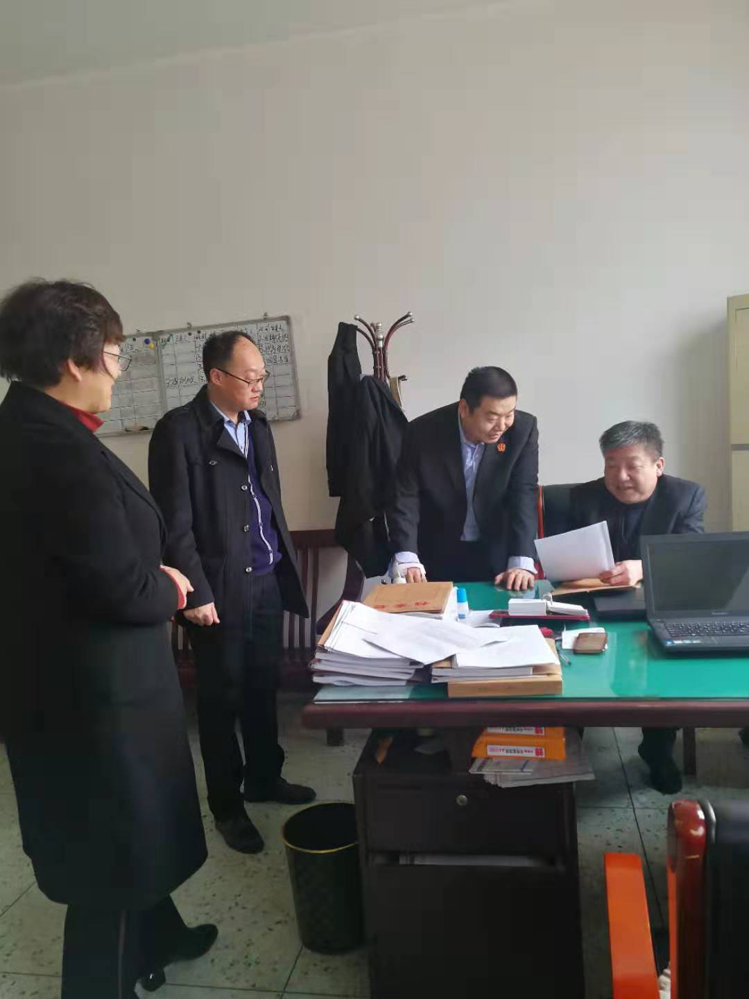 定兴县人民法院审判执行安保维稳两不误